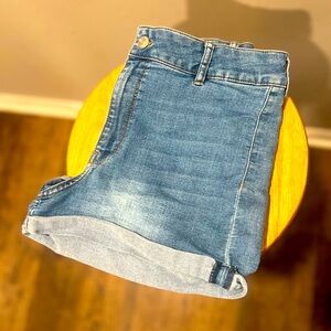 Women’s size 12 Divided Jean shorts